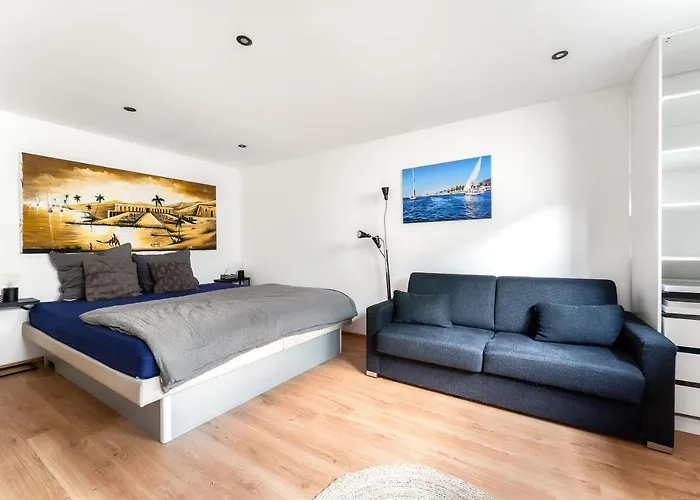 Modernes Basement-Studio mit Kingsize-Wasserbett und Walk-in Dusche mit guter Anbindung in die Innenstadt