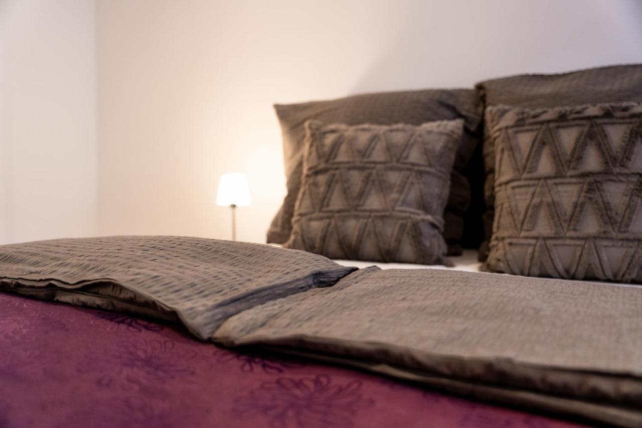 Apartment Modernes Basement-studio Mit Kingsize-wasserbett Und Walk-in Dusche Mit Guter Anbindung In Innenstadt Kassel