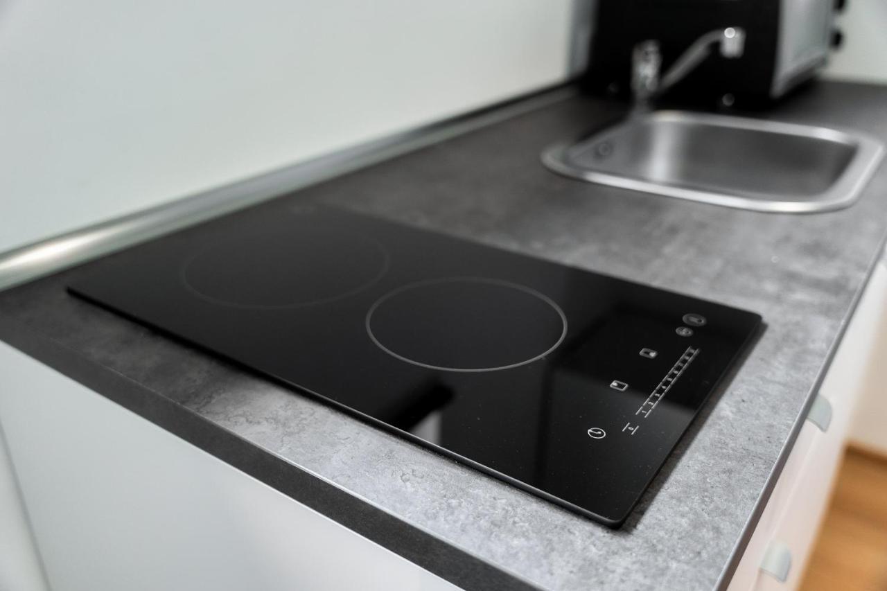 Modernes Basement-studio Mit Kingsize-wasserbett Und Walk-in Dusche Mit Guter Anbindung In Innenstadt Kassel